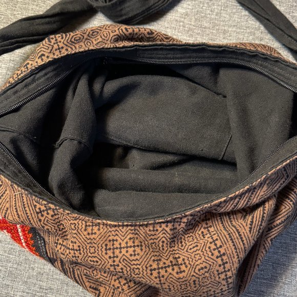 Bag with zipper closure and small inside zip pocket - Brown with red/orange trim - Picture 3 of 6